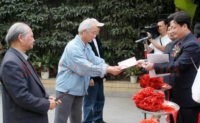 沈威峰· 苏州画院副院长接受苏州画院证书