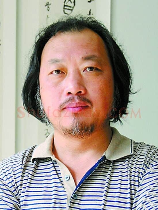 卢东