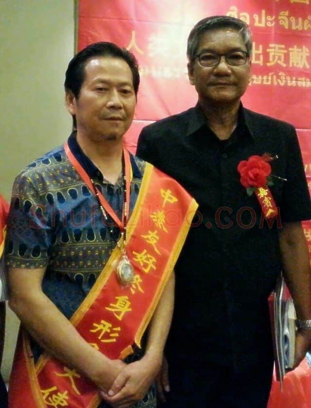 贾雨·右为泰国亲王素博巴莫