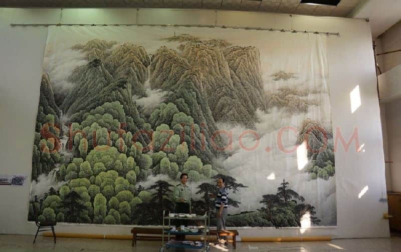 胡智林·与岭南画派山水大家庞泰嵩师父为总后创作国画