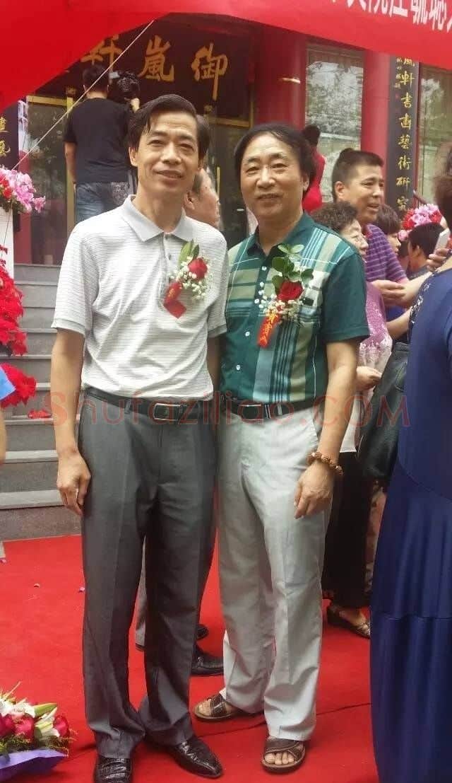 赵云杰·赵云杰参加北京画展活动与画家朋友合影。
