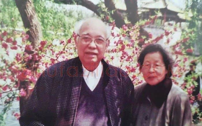 张树云·2005年与许美娟游瘦西湖
