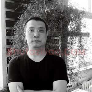 李英伟