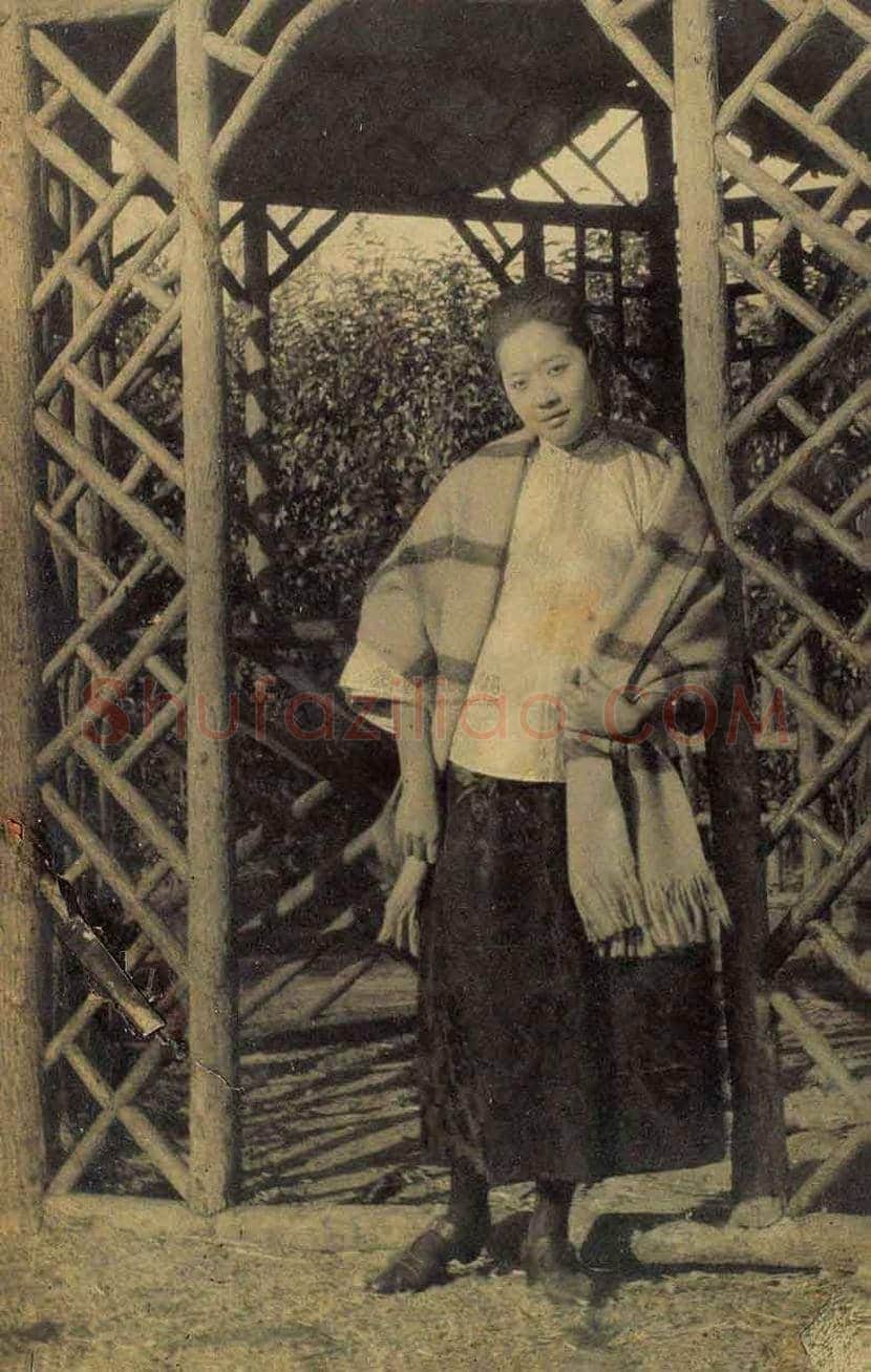 关紫兰像，关紫兰到底长啥样？ | 书画知识