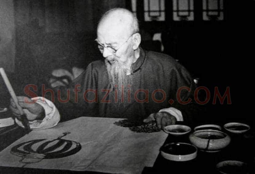 齐白石作画真实照片，珍贵！ | 书画常识
