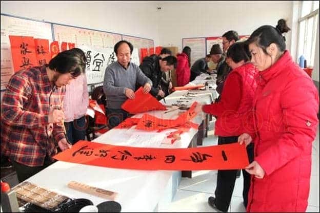 新春收藏 名人楹联书法受追捧(图)