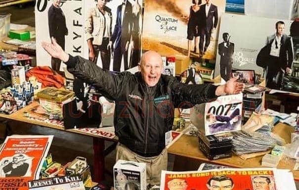 英国007收藏者为生计拍卖40年藏品