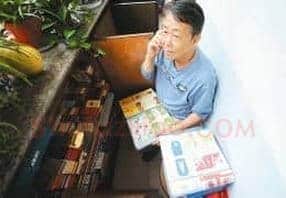 父女俩的开心收藏(图)