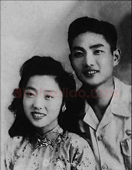 九旬老人手绘“纸上人生”18册画作悼念亡妻(图)