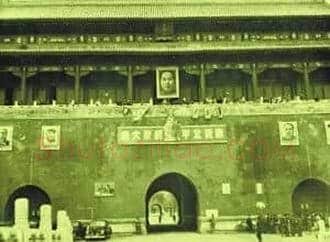 揭秘天安门城楼上毛泽东彩色巨幅画像