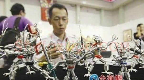 年轻人收藏出新 游戏卡牙膏盒皆成收藏对象