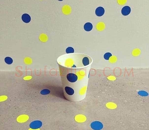 艺术家用咖啡杯打造创意作品
