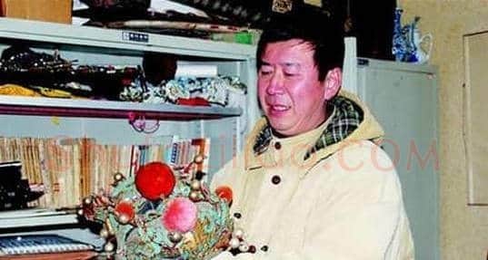 武汉藏家痴迷汉剧收藏 卖车卖房15万买本书