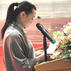 杨丹菲主持书画名家新闻发布会和现场艺术访谈活动