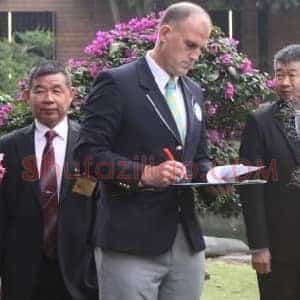 台湾收藏家获最多珍稀盆栽树收藏吉尼斯纪录