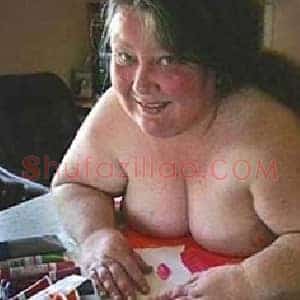 澳大利亚女画家用乳房作画